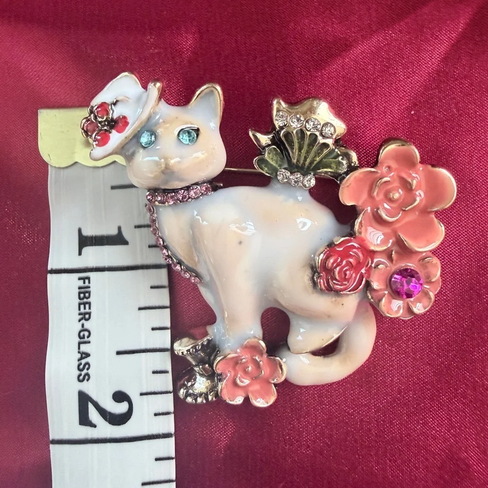 Elegant White Cat Brooch with Pink Floral Accents